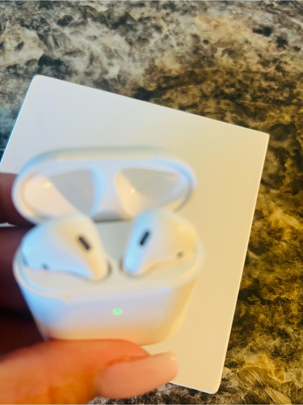 Apple White Wireless Earbuds with Charging Case
